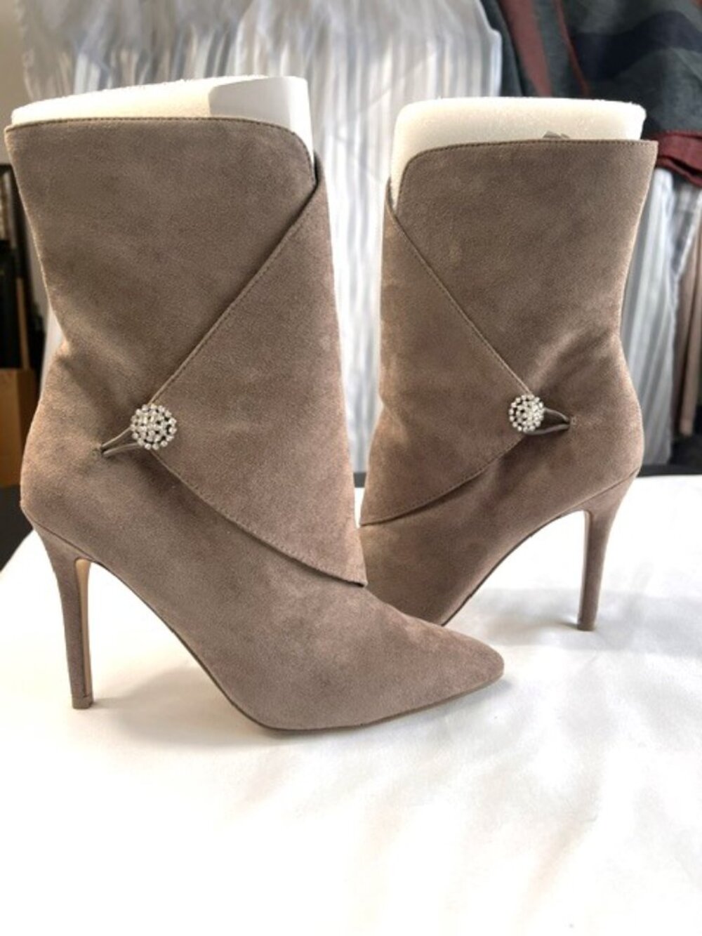 Charles by Charles David Stiletto Bootie w/Rhinestone Closure Sz 6.5 EUC